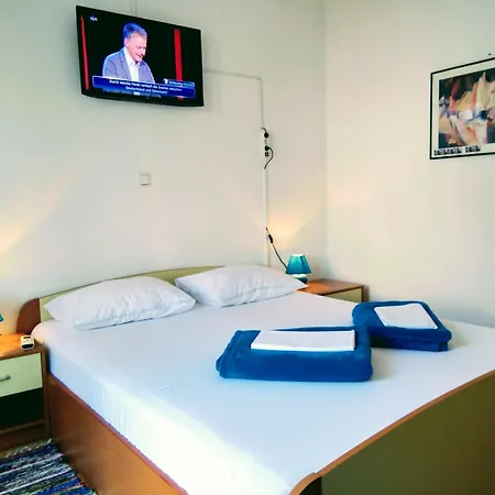 Dvokrevetna Soba S Posebnim Ulazom Markovic בית הארחה