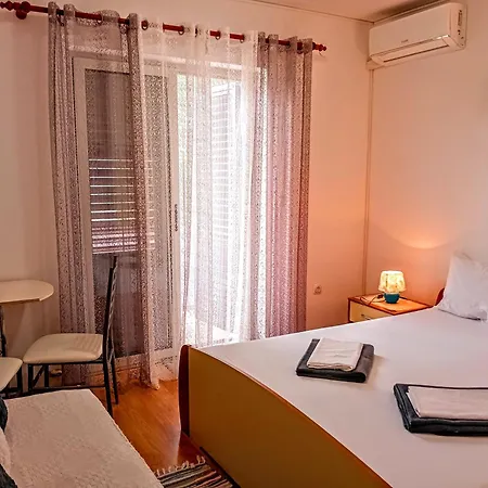 Dvokrevetna Soba S Posebnim Ulazom Markovic