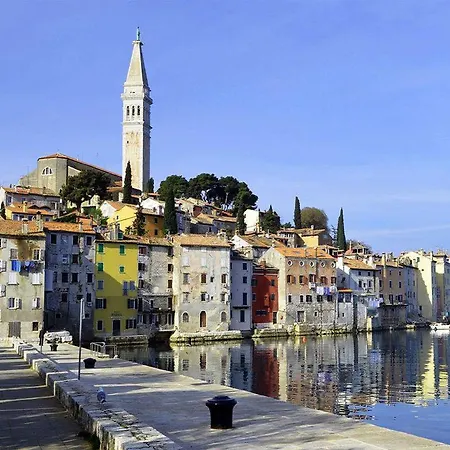 Dvokrevetna Soba S Posebnim Ulazom Markovic בית הארחה 3*