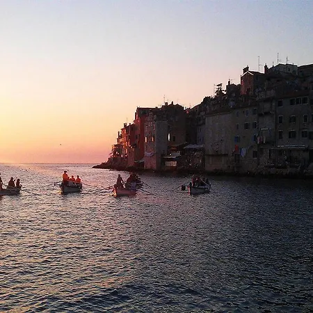 בית הארחה Dvokrevetna Soba S Posebnim Ulazom Markovic 3*