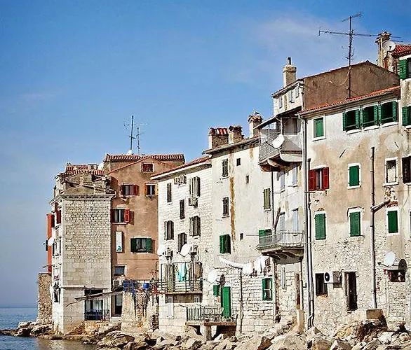 Dvokrevetna Soba S Posebnim Ulazom Markovic 3* 로비니스코 셀로